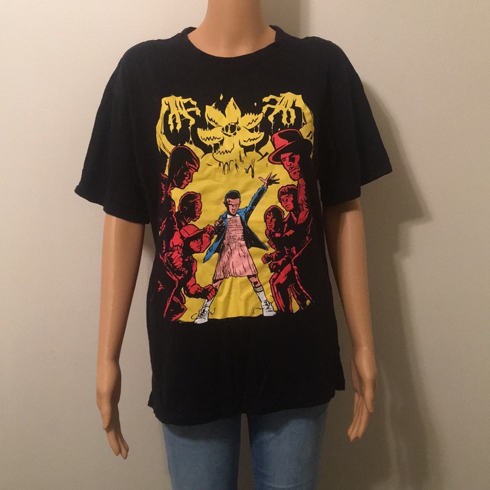 Stranger Things T- shirt ft Eleven, Hop and Gang